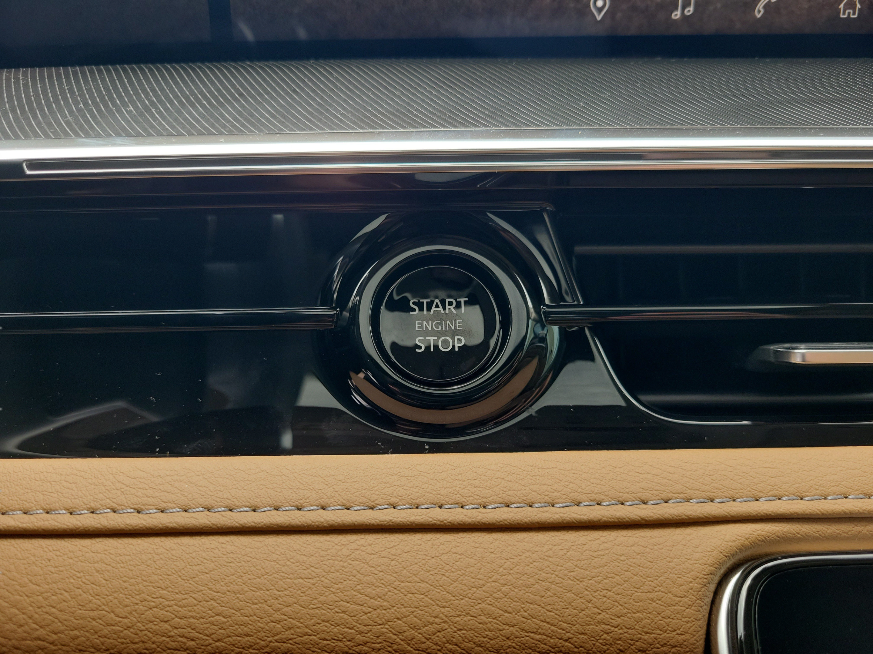 New 2027 INFINITI QX80 Luxe w/ Cargo Package RWD image 17