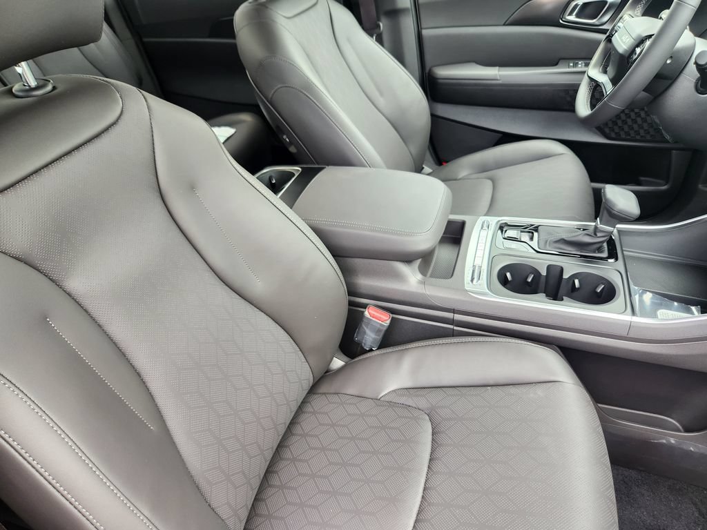 New 2027 Kia Carnival SX w/ Dark Edition Package FWD image 12