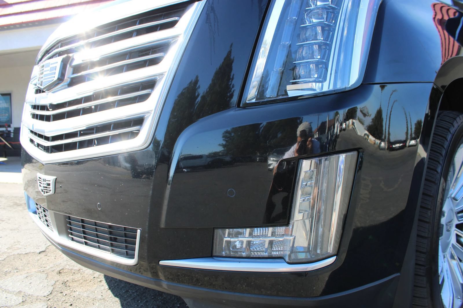 Used 2016 Cadillac Escalade Platinum AWD/4WD image 4