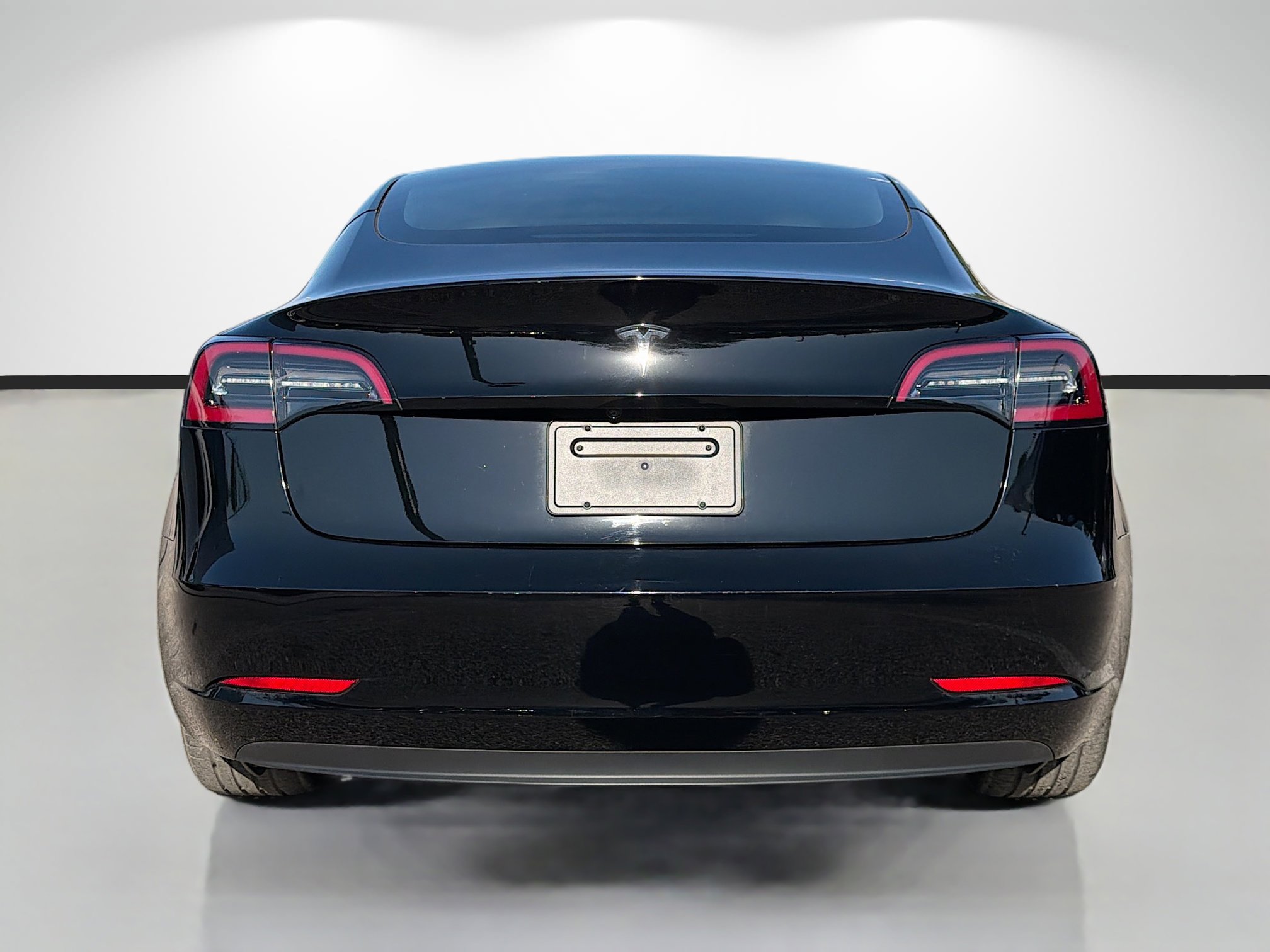 Used 2023 Tesla Model 3 Standard Range image 4