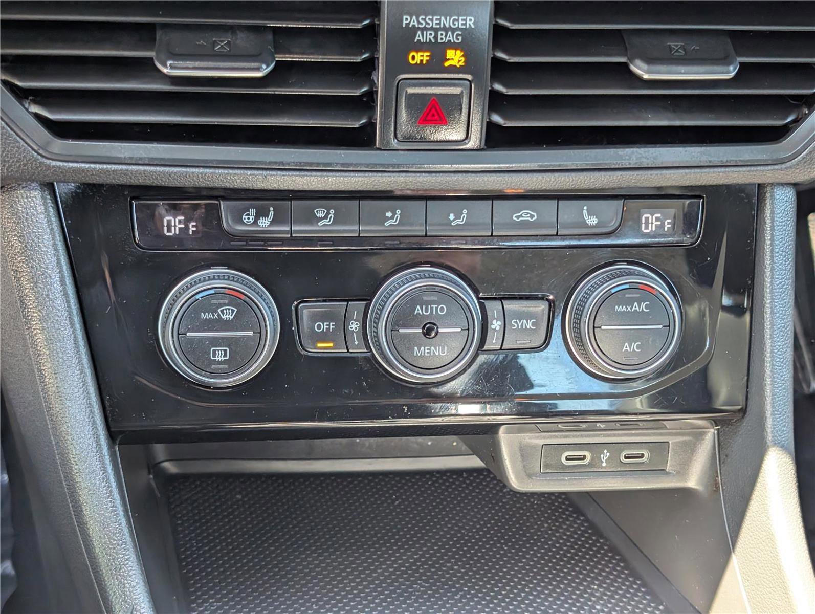 Used 2020 Volkswagen Jetta SE w/ SE Cold Weather Package FWD image 26
