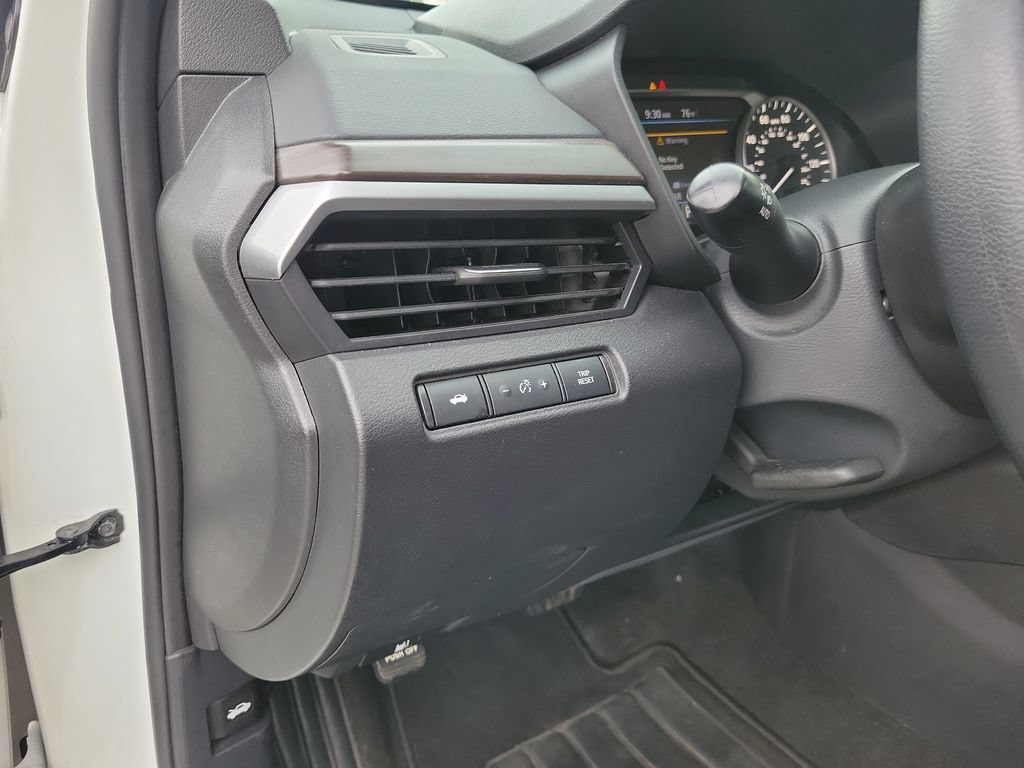 Used 2025 Nissan Altima 2.5 SV FWD image 24