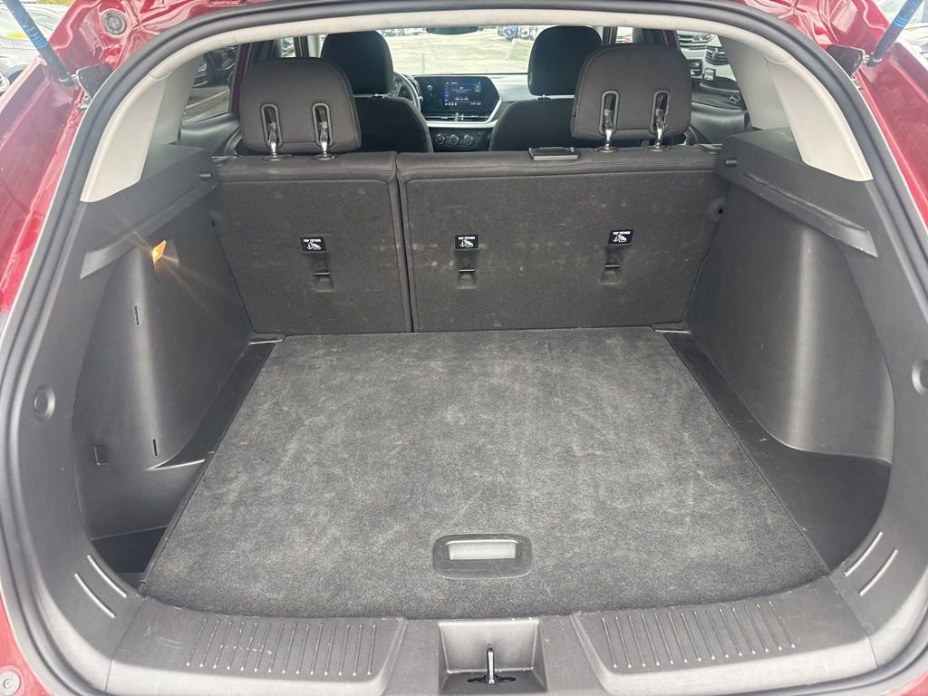 Used 2025 Chevrolet Trax LS image 11