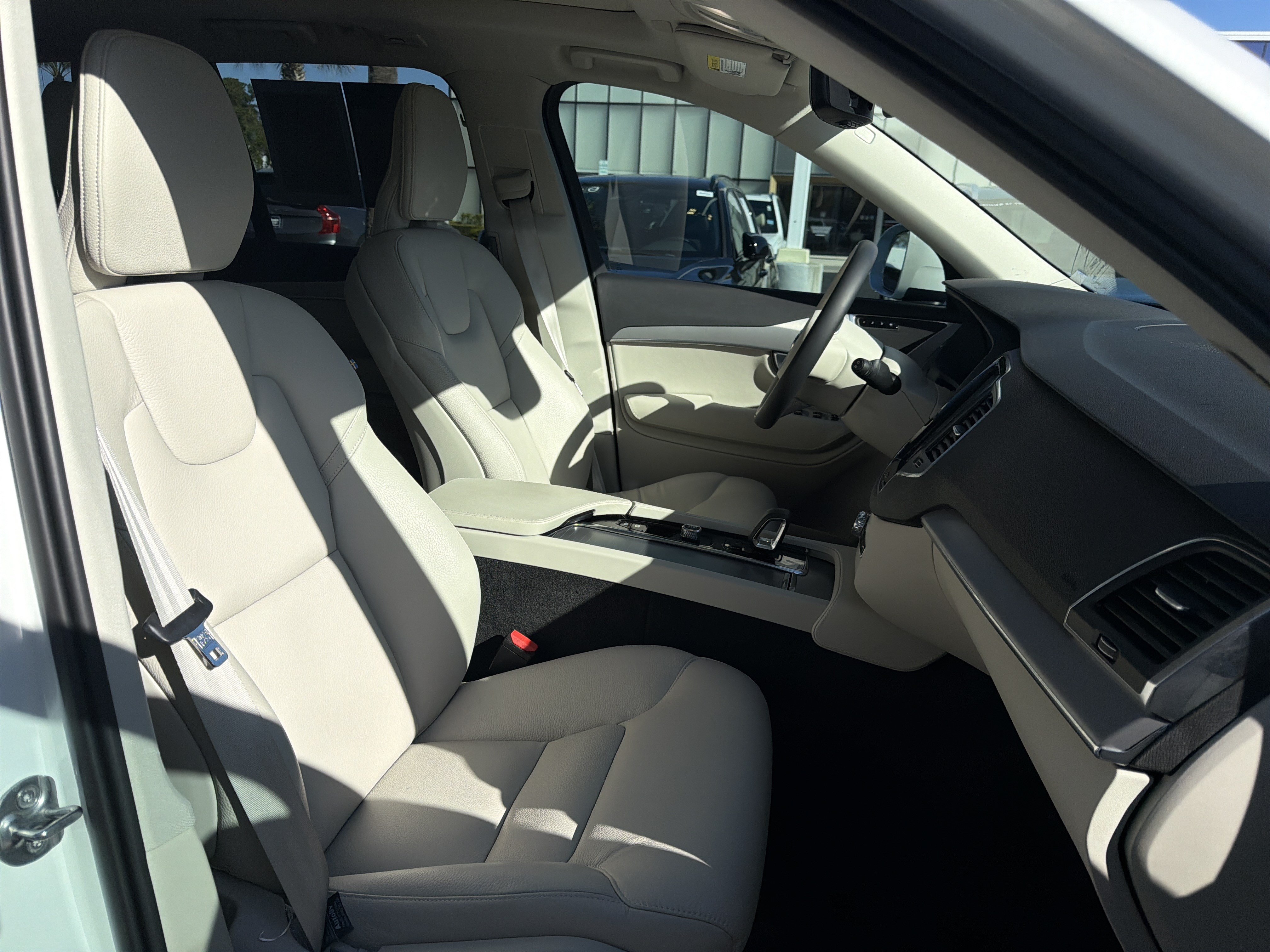 Certified 2025 Volvo XC90 B5 Core w/ Protection Package AWD/4WD image 35