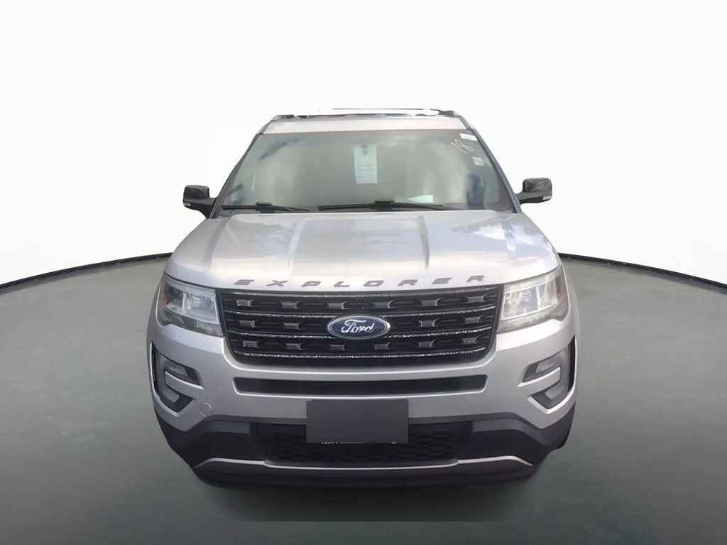 Used 2016 Ford Explorer XLT image 8