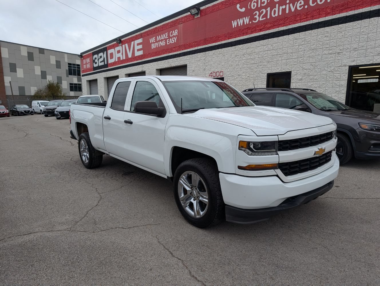 Used 2017 Chevrolet Silverado 1500 Custom w/ Custom Convenience Package RWD image 4