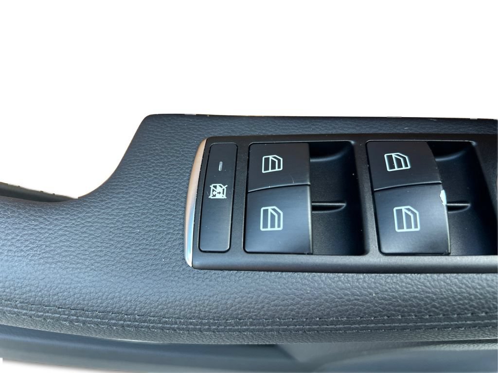 Used 2013 Mercedes-Benz E 350 Sedan image 44
