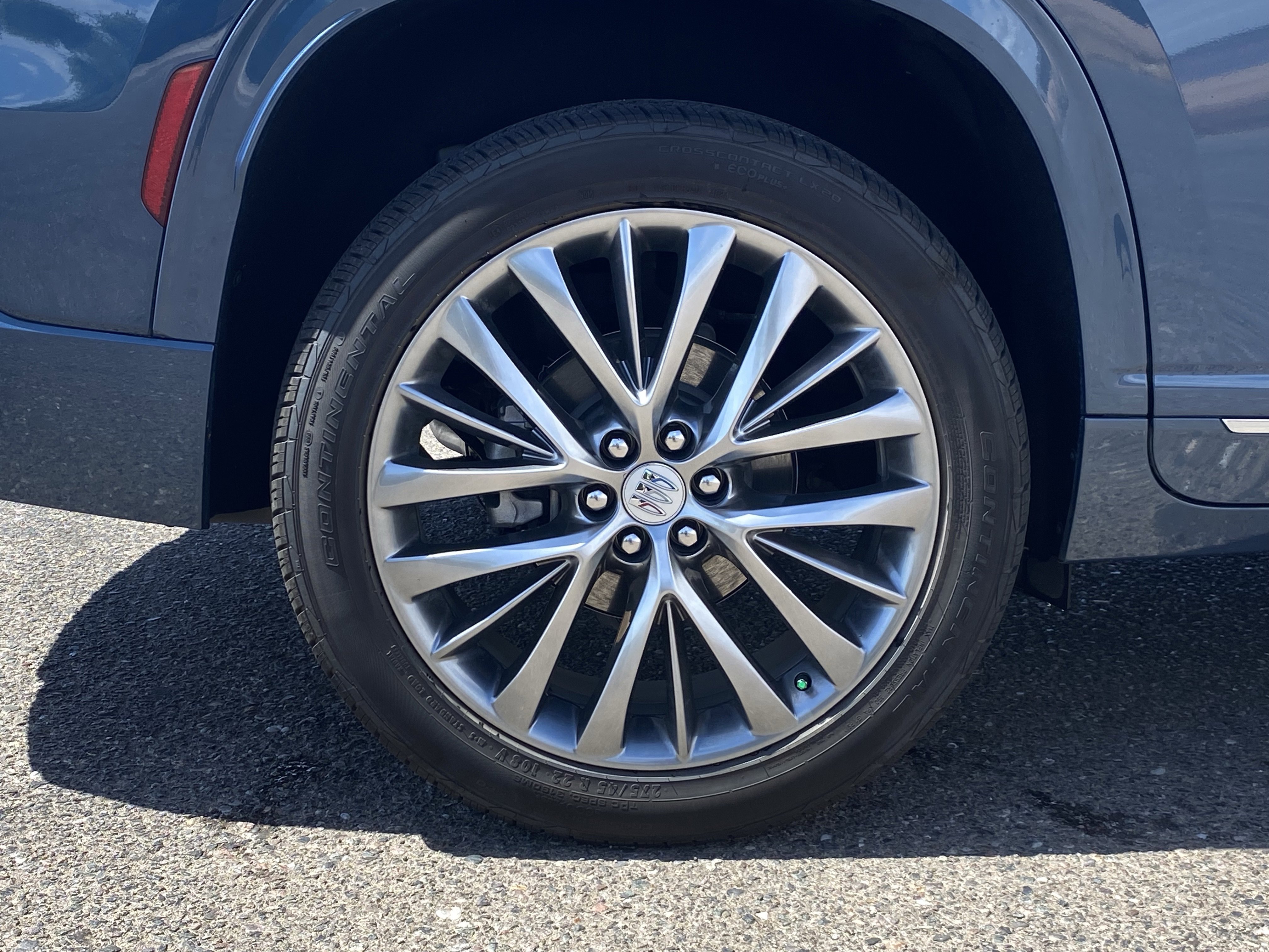 Used 2025 Buick Enclave Avenir FWD image 9