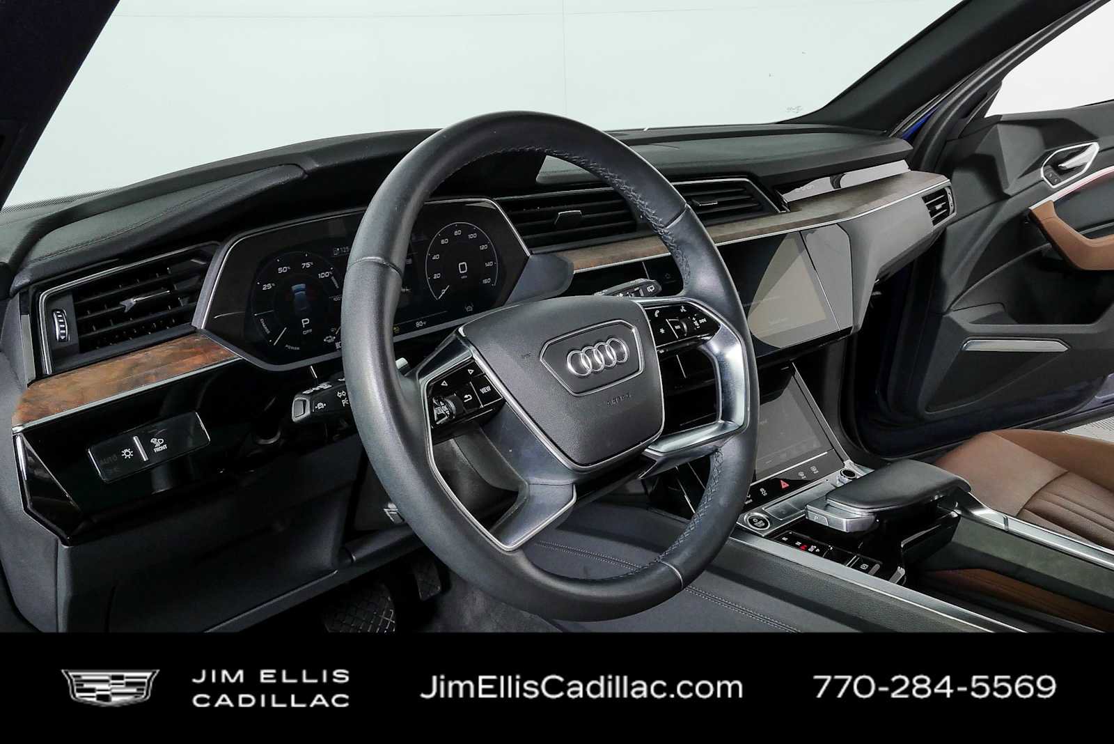 Used 2022 Audi e-tron Premium Plus AWD/4WD image 4