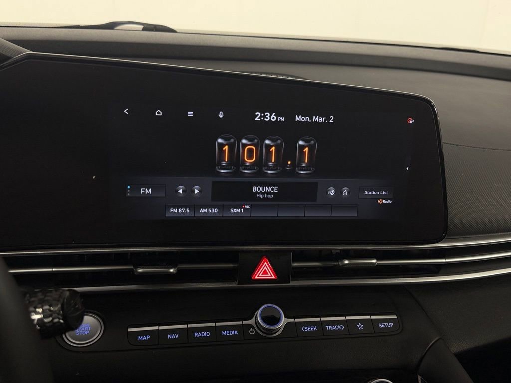 Used 2023 Hyundai Elantra SEL w/ Convenience Package image 14