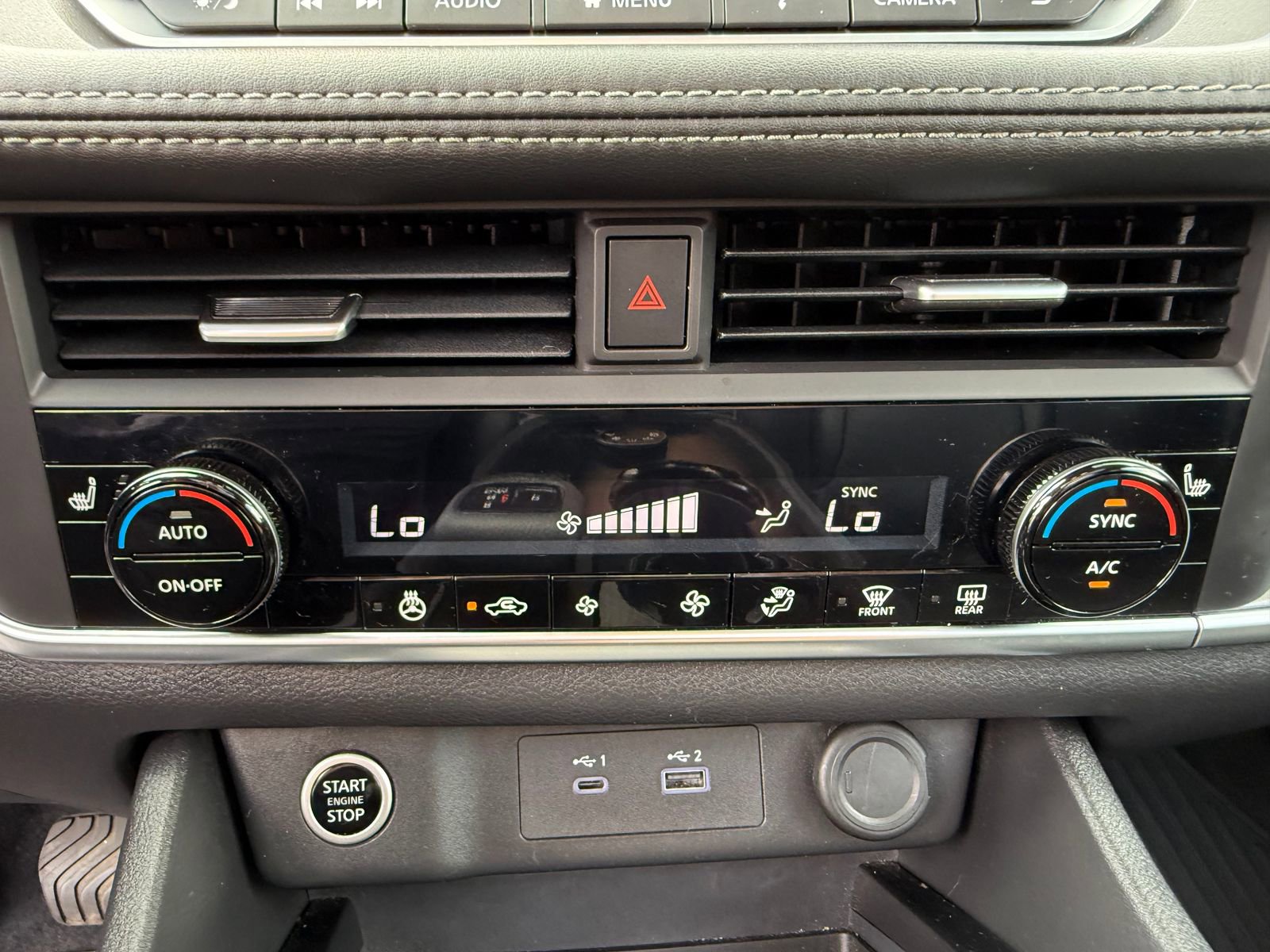 Used 2023 Nissan Rogue SV w/ SV Premium B Package image 16