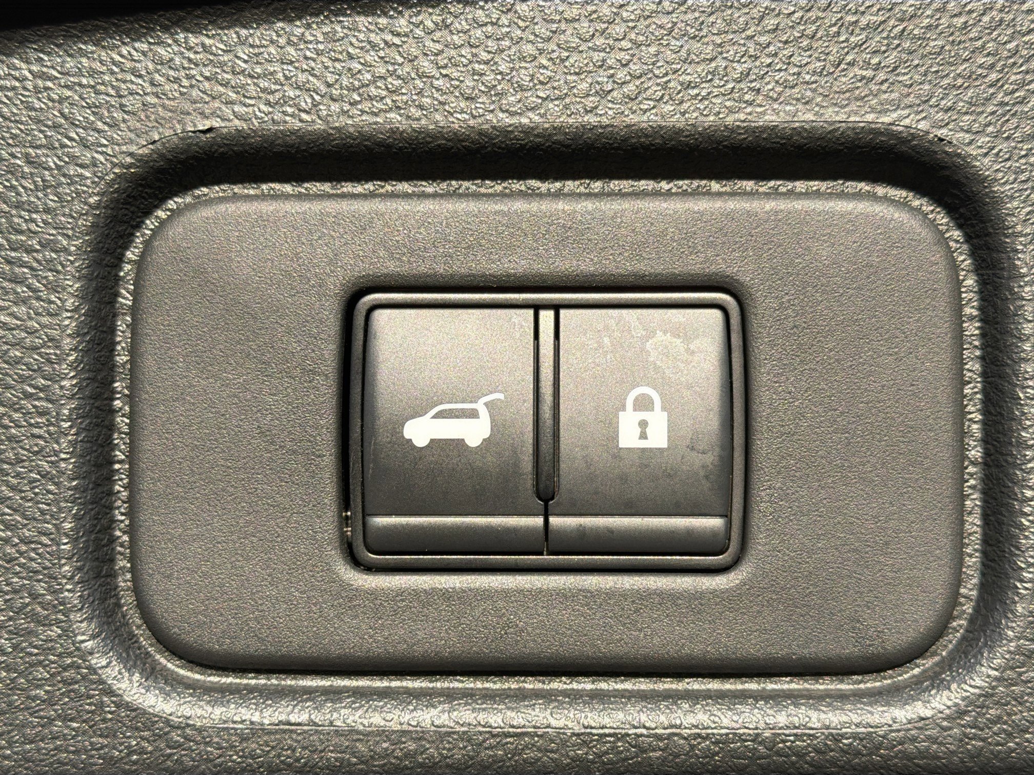 Used 2023 Nissan Pathfinder SV w/ SV Premium Package image 12