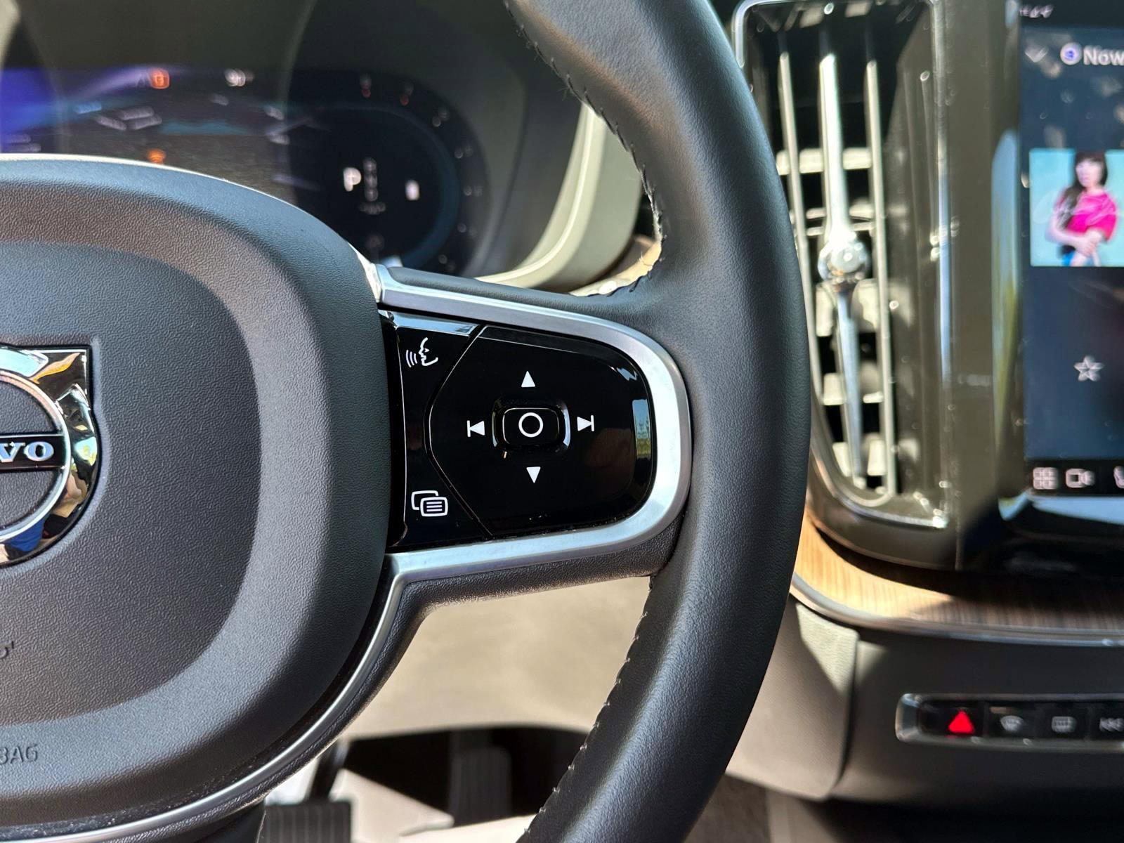 Certified 2025 Volkswagen Atlas SE image 90