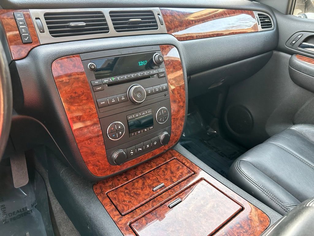 Used 2008 Chevrolet Avalanche LTZ w/ LTZ Preferred Equipment Group AWD/4WD image 17