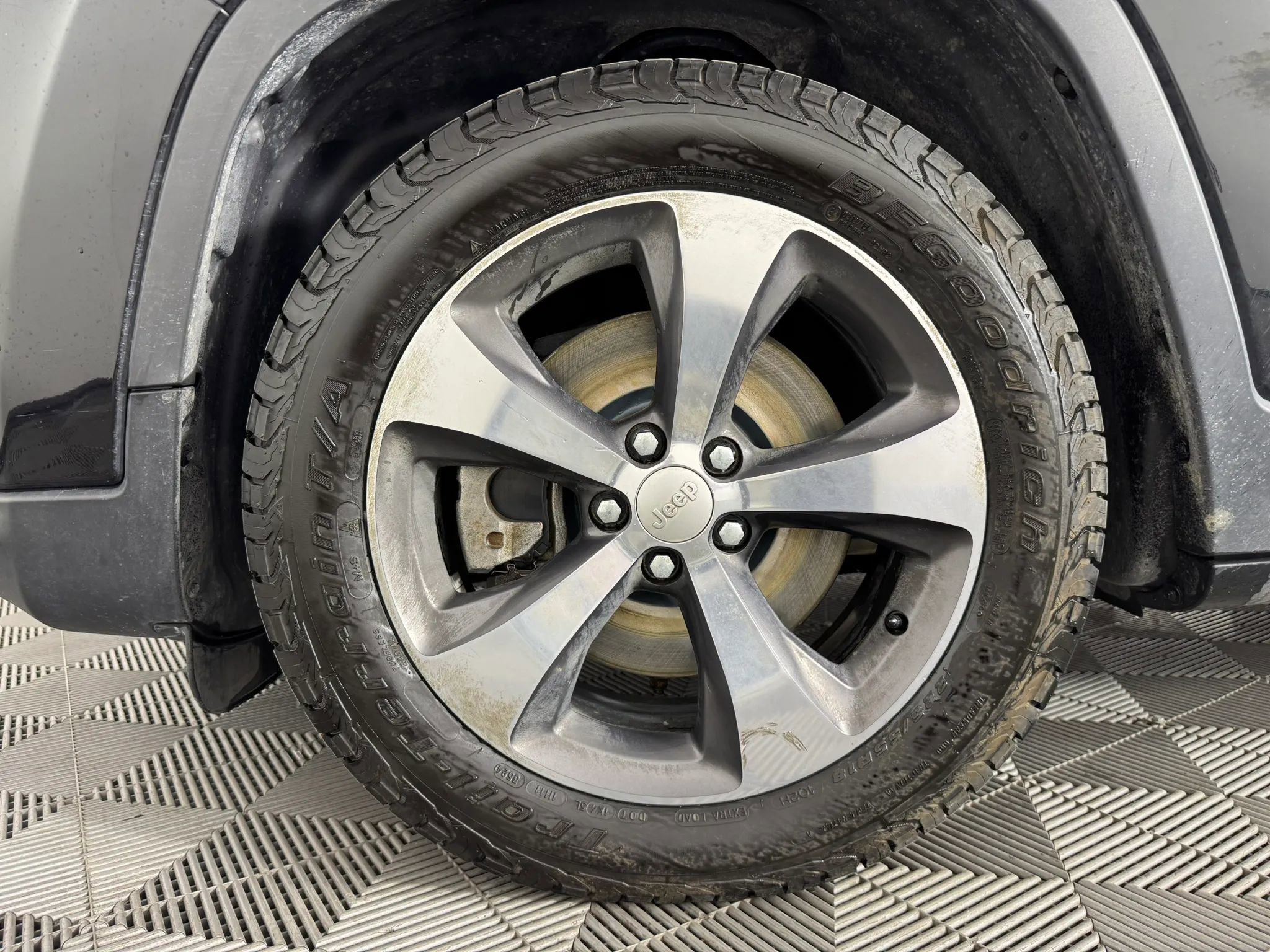 Used 2019 Jeep Cherokee Limited image 32