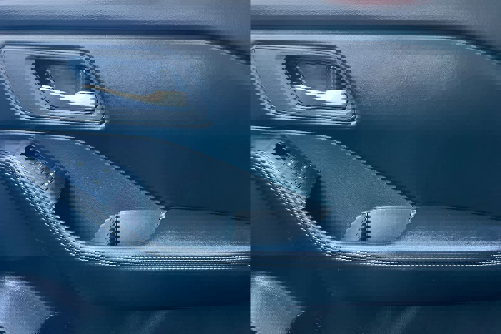 Used 2025 Nissan Rogue SV image 21