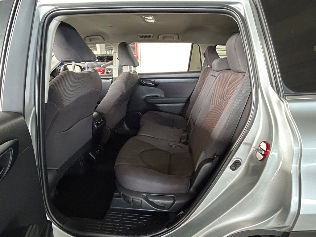 Used 2023 Toyota Highlander LE image 41