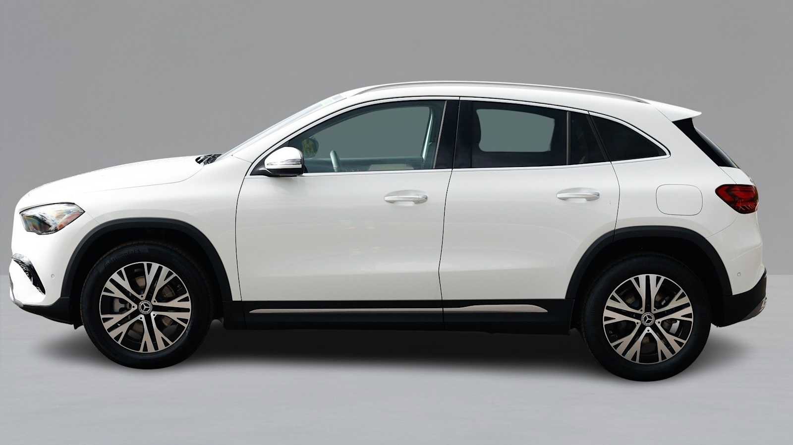Used 2025 Mercedes-Benz GLA 250 4MATIC image 9