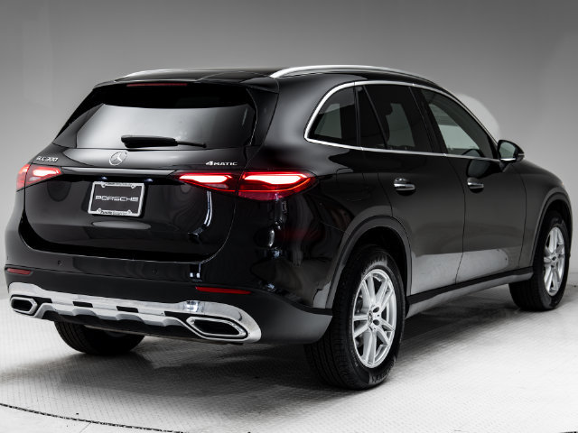 Used 2025 Mercedes-Benz GLC 300 4MATIC image 31