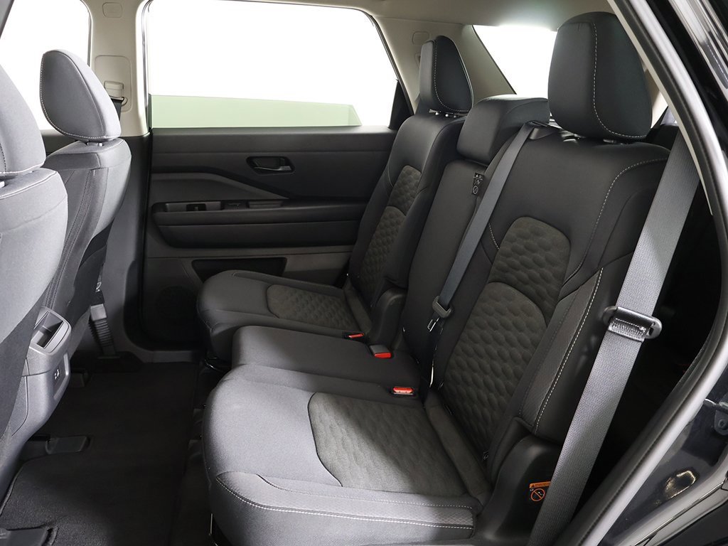 Used 2024 Nissan Pathfinder S image 29