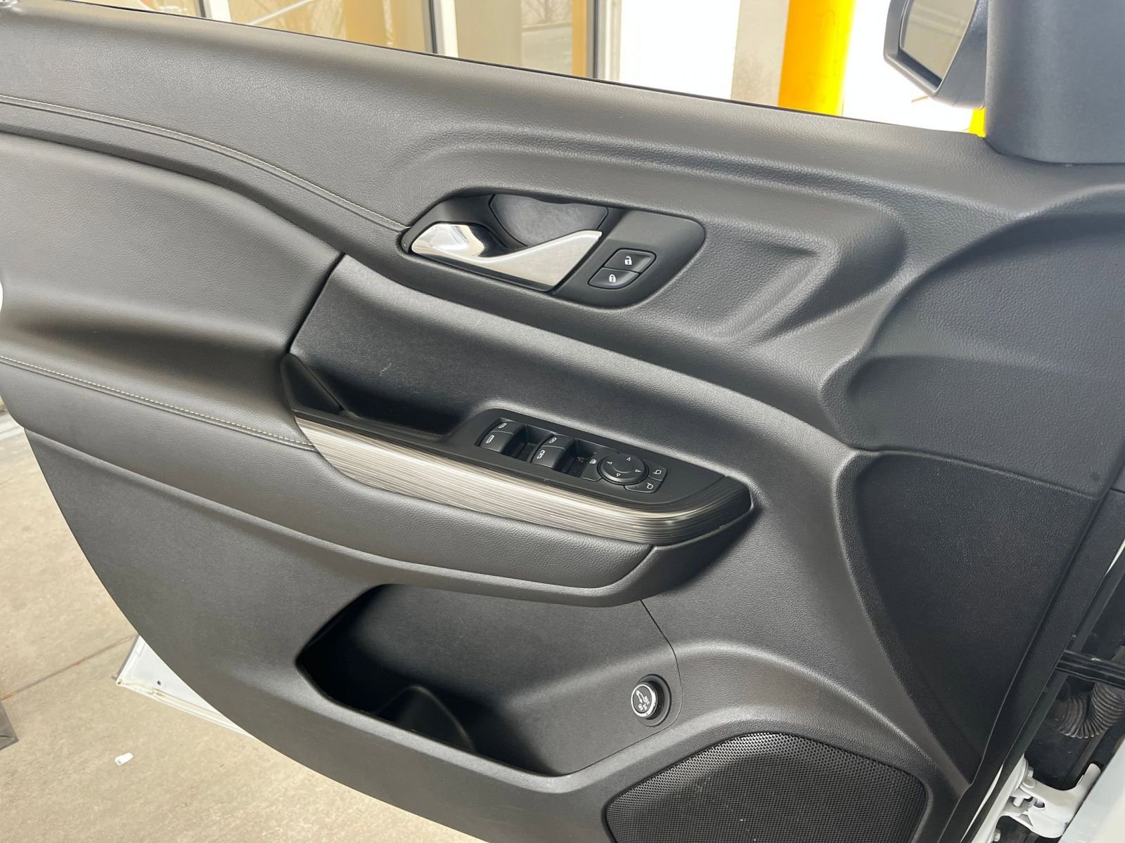 Used 2023 GMC Acadia SLT image 20