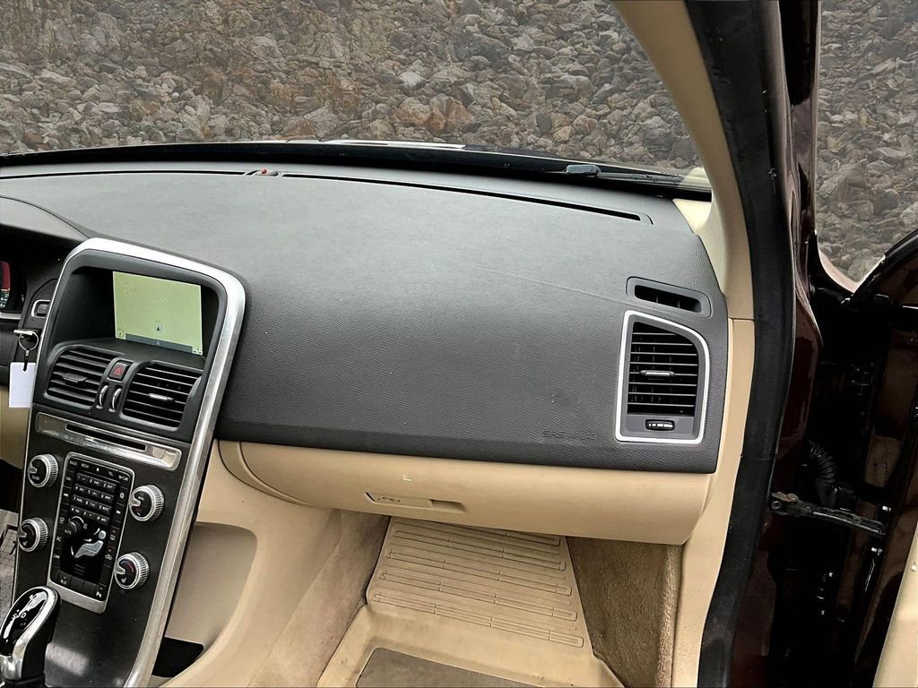 Used 2015 Volvo XC60 T6 w/ Proximity Package image 15