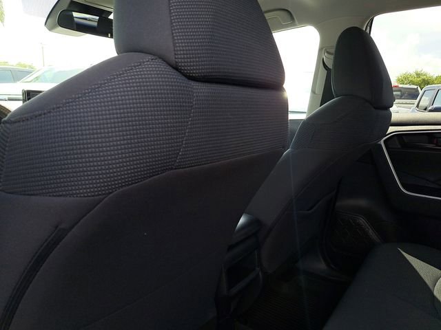 Used 2021 Toyota RAV4 LE image 13