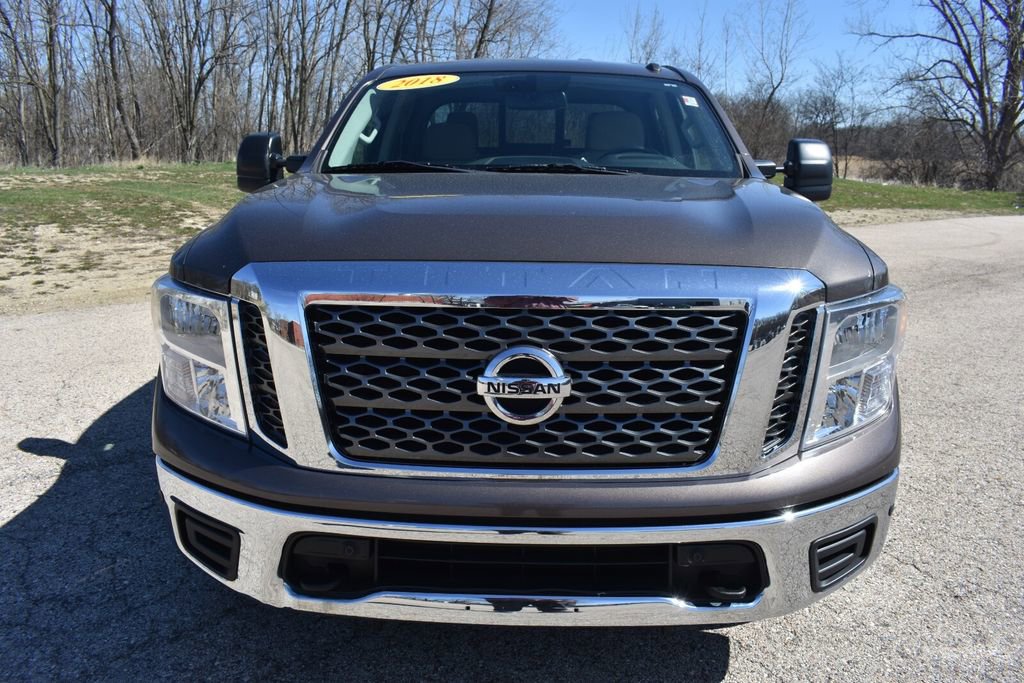 Used 2018 Nissan Titan SV w/ SV Convenience Package image 11
