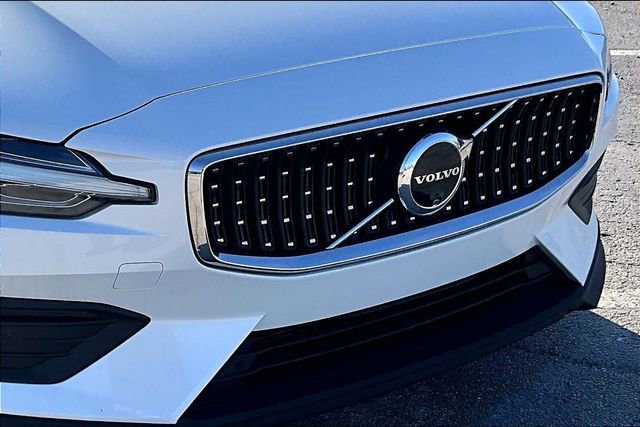 Used 2025 Volvo V60 B5 Cross Country Plus image 33