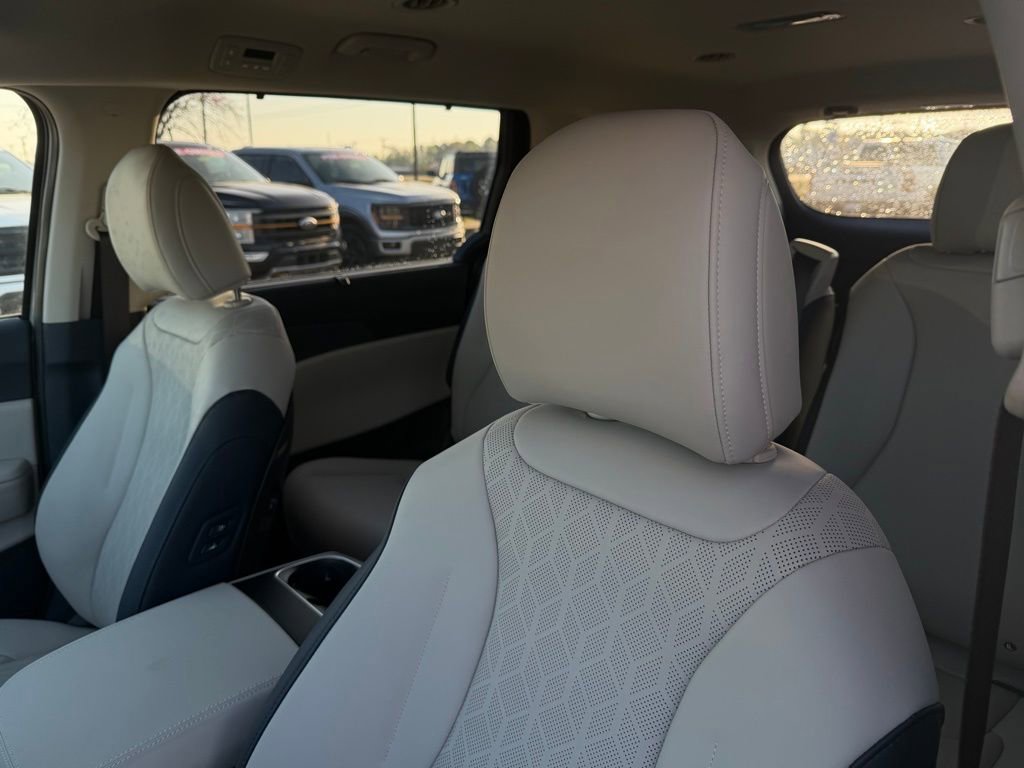 New 2026 Kia Carnival EX image 16