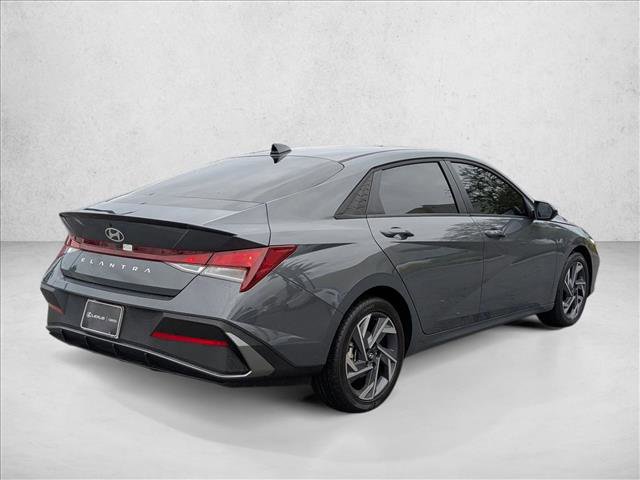 Used 2025 Hyundai Elantra Sport image 5