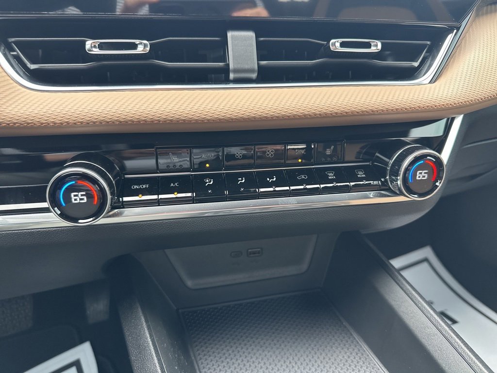 New 2025 Chevrolet Equinox ACTIV w/ Safety and Technology Package image 19