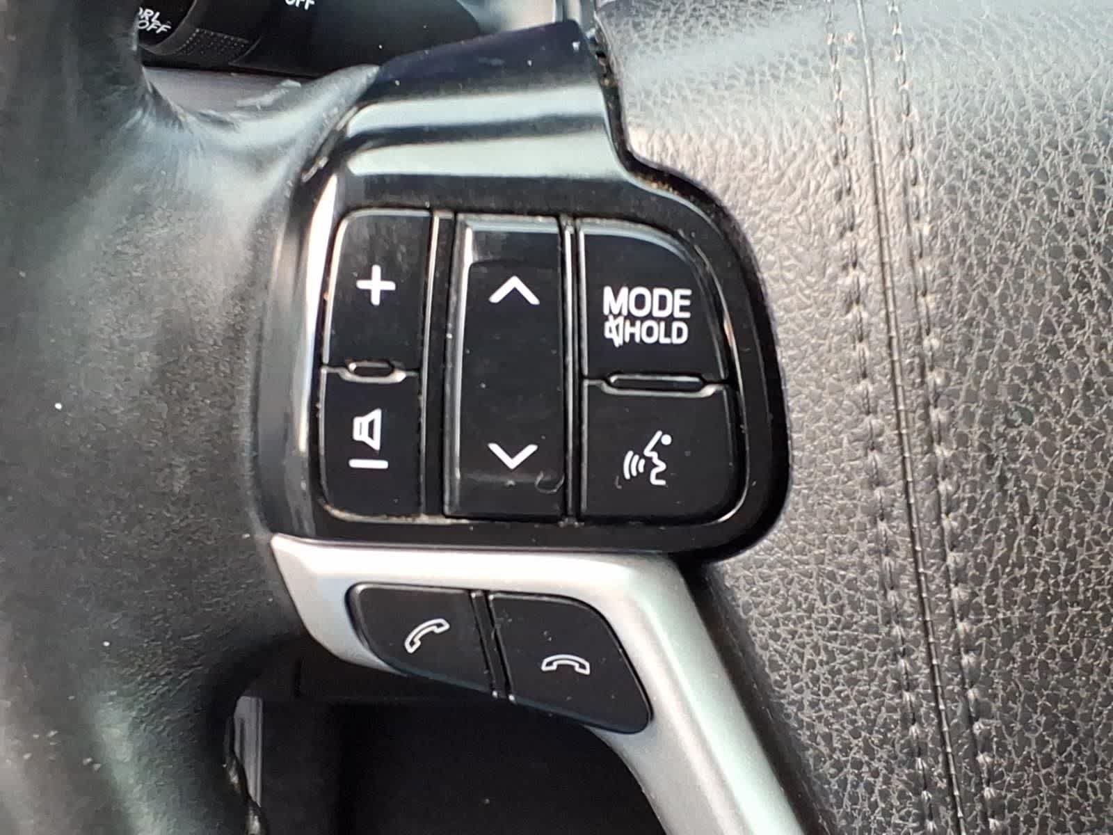 Used 2019 Toyota Highlander Limited FWD image 18