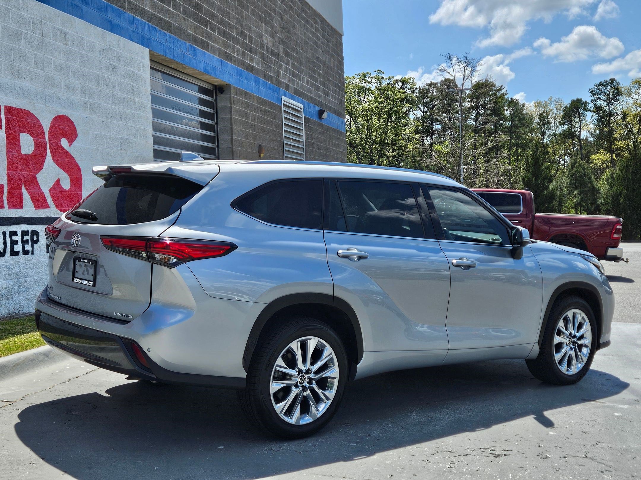 Used 2020 Toyota Highlander Limited image 7