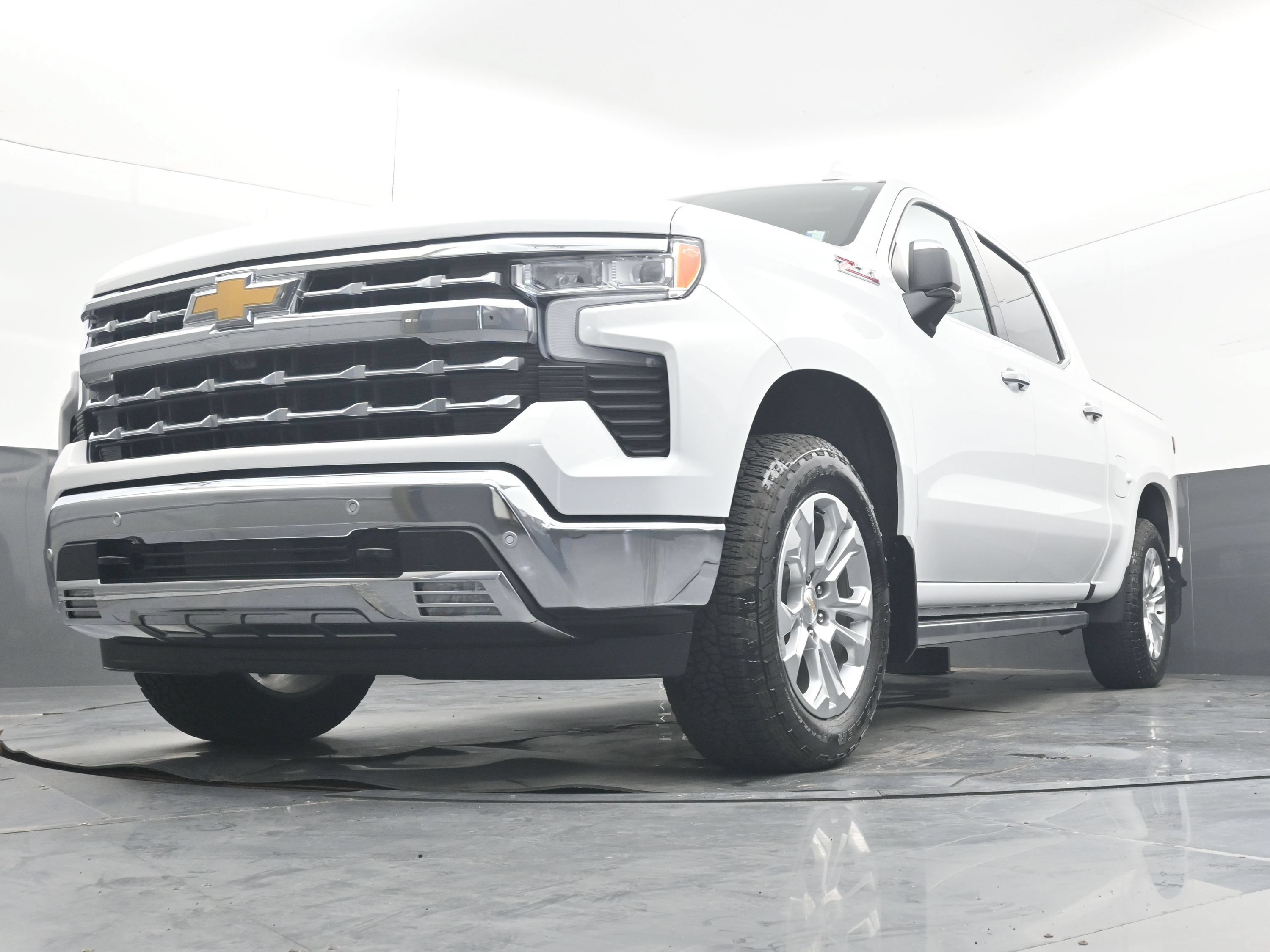 Used 2025 Chevrolet Silverado 1500 LTZ w/ LTZ Premium Package AWD/4WD image 21