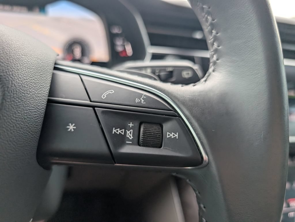 Used 2020 Audi Q8 Prestige AWD/4WD image 20