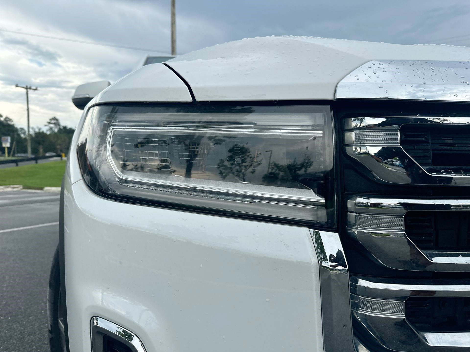 Used 2023 GMC Acadia SLE FWD image 17