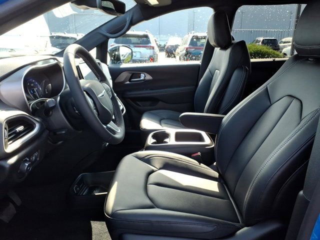 New 2026 Chrysler Pacifica Select FWD image 14