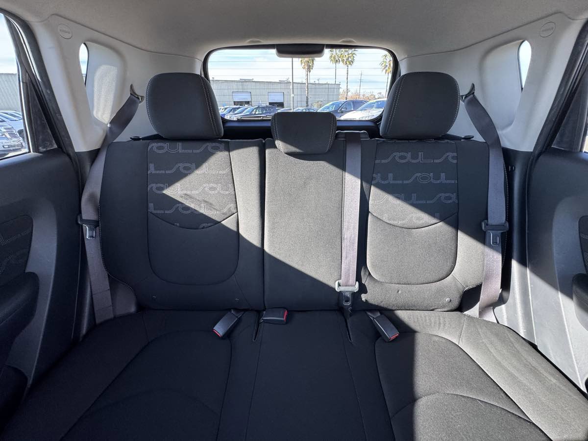 Used 2013 Kia Soul + image 32