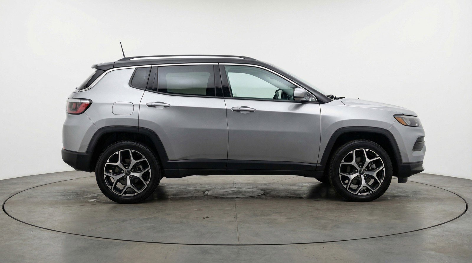 Used 2025 Jeep Compass Limited image 11
