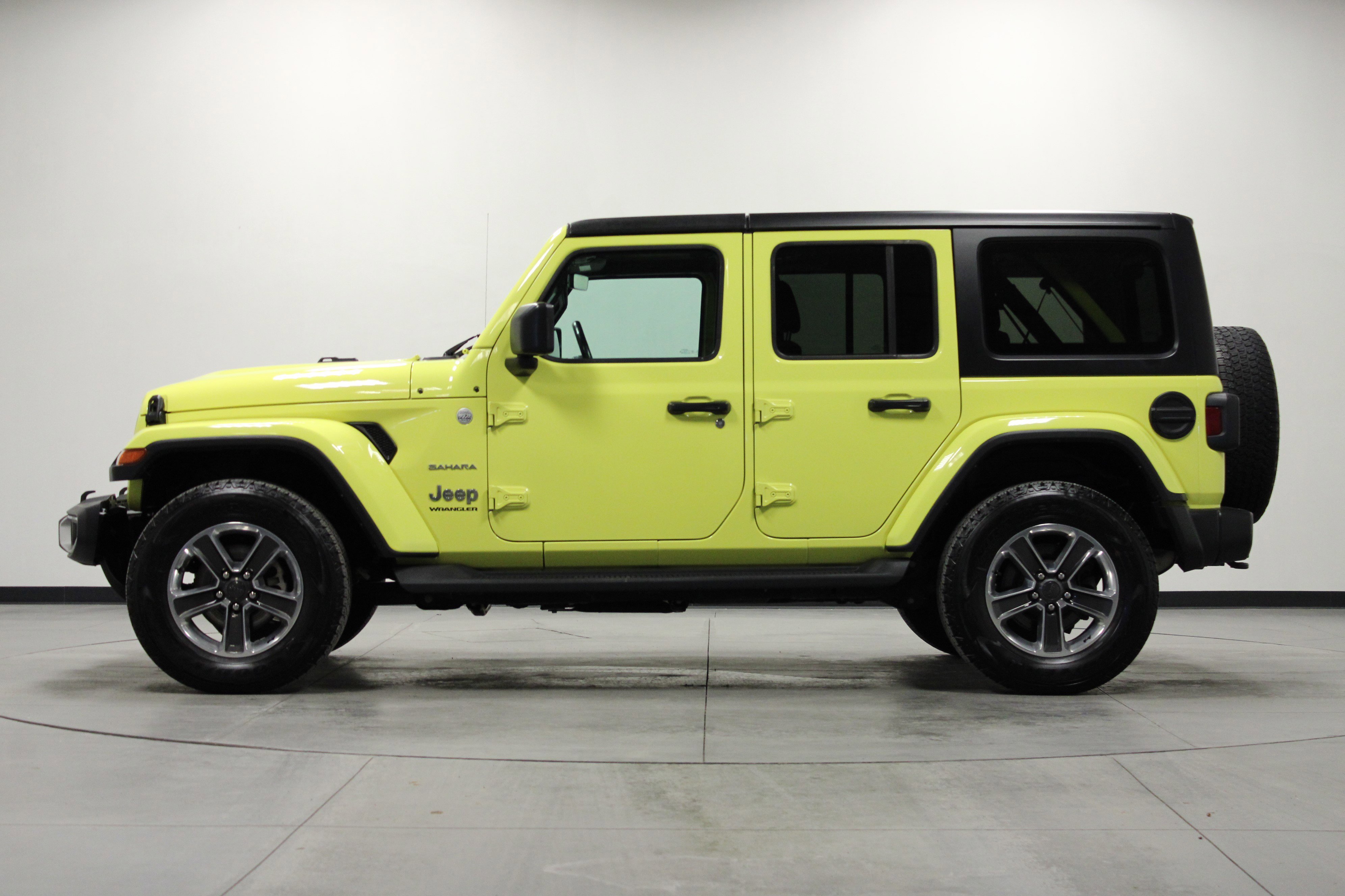 Used 2023 Jeep Wrangler Sahara w/ Cold Weather Group image 7