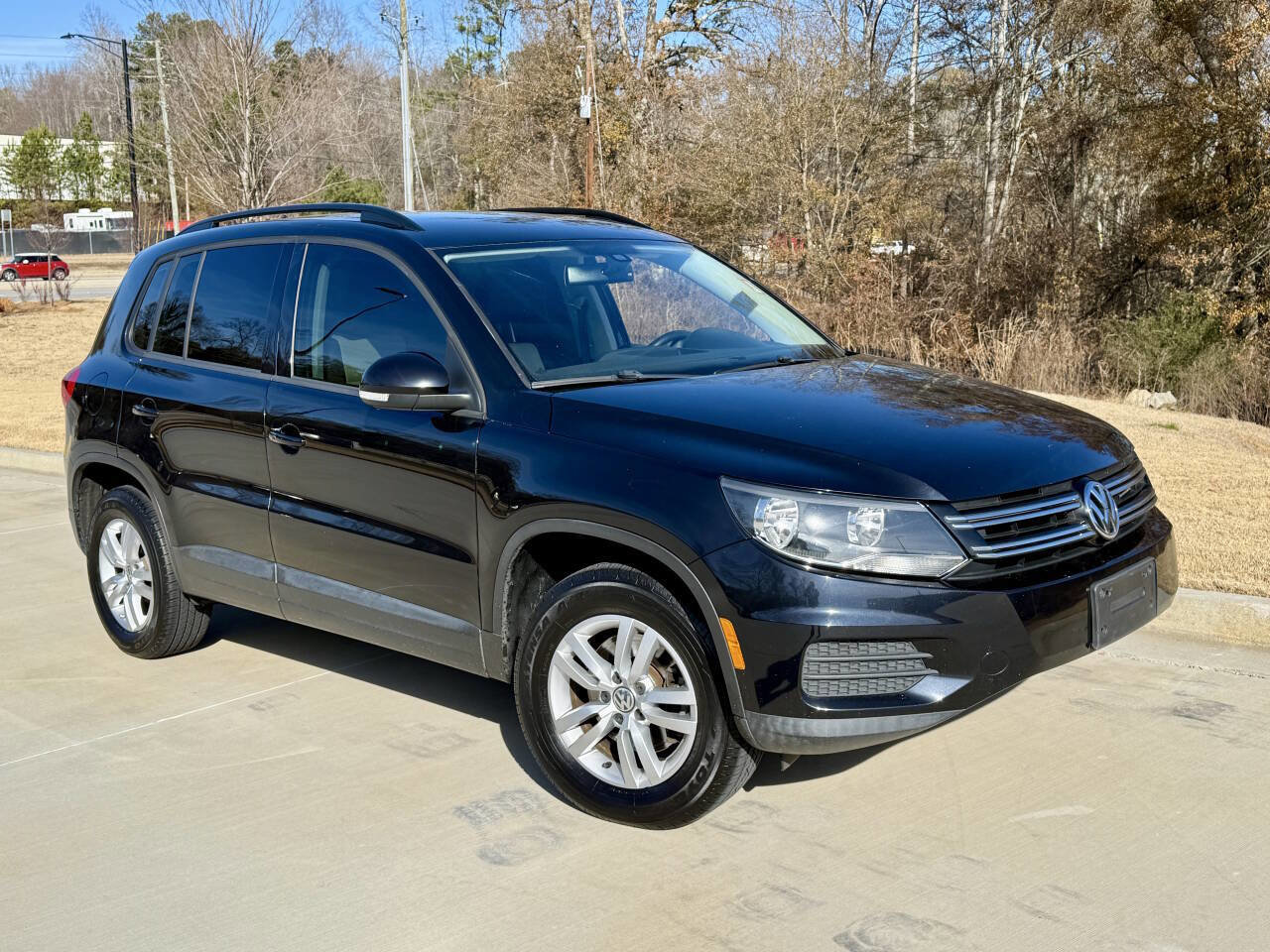 Used 2017 Volkswagen Tiguan S image 3
