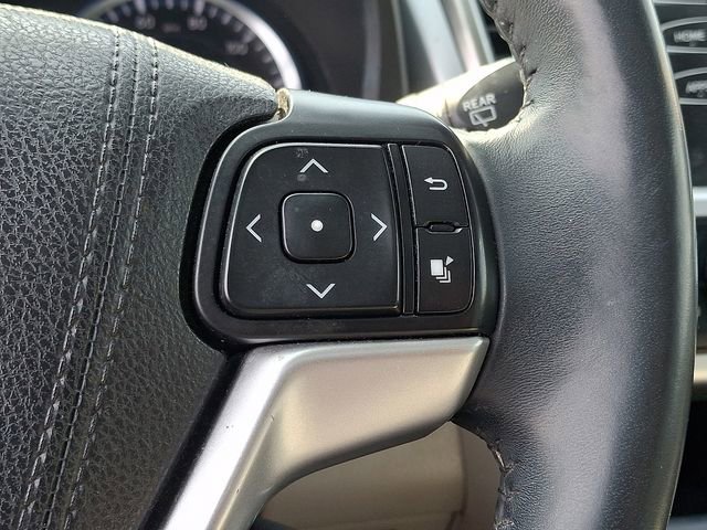 Used 2016 Toyota Highlander XLE w/ Four Season Floor Mat Package image 24
