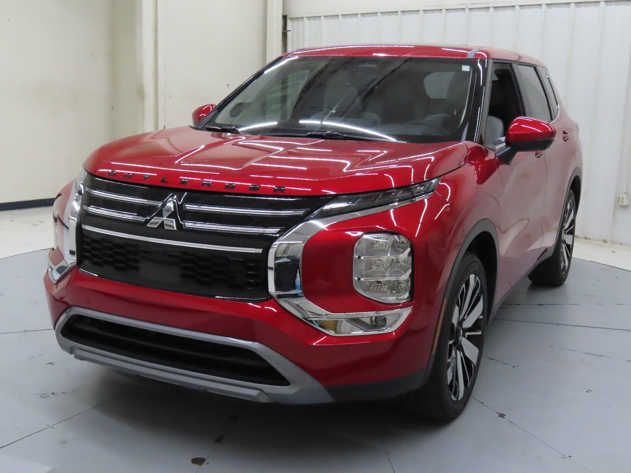 New 2025 Mitsubishi Outlander SE image 7