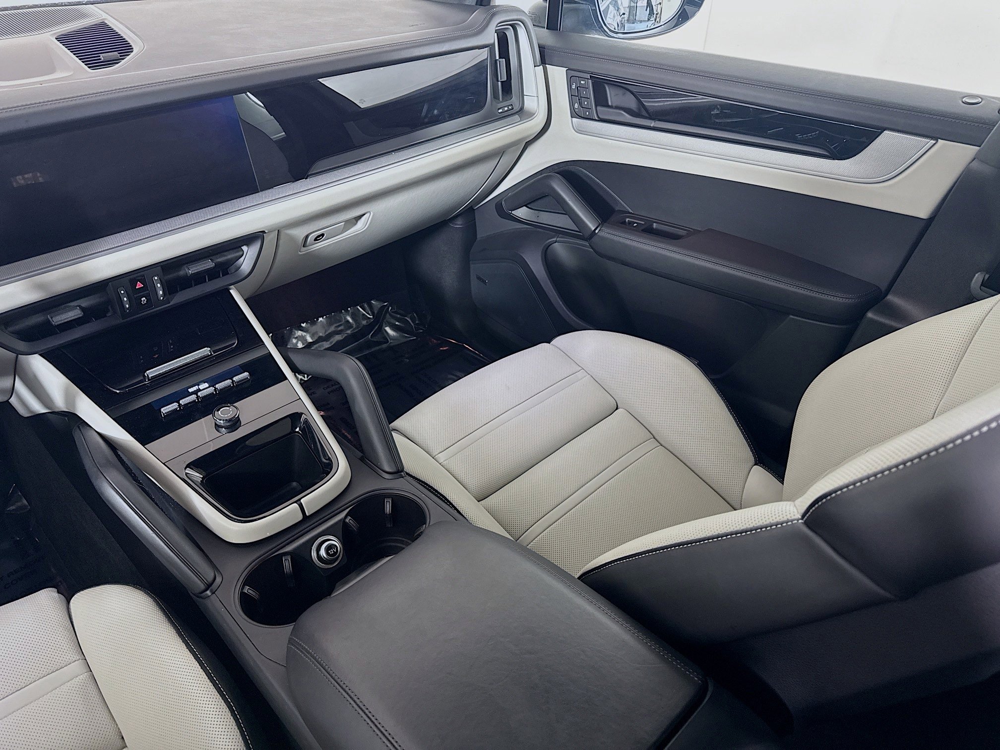 Certified 2024 Porsche Cayenne S image 24