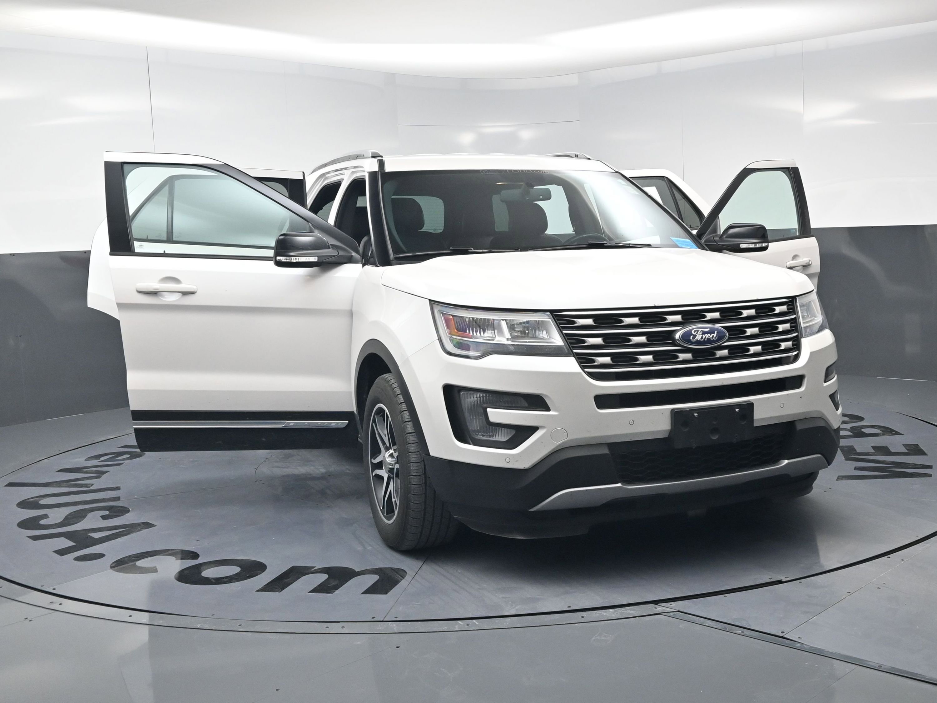 Used 2017 Ford Explorer XLT w/ Equipment Group 202A image 14