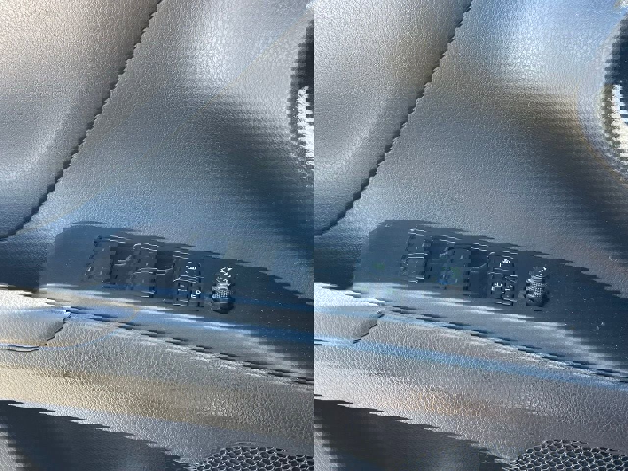 Used 2023 Toyota Camry SE w/ Convenience Package image 6