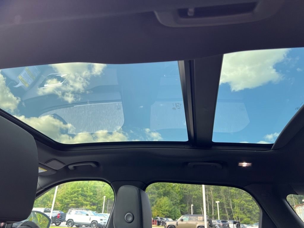 New 2026 Land Rover Range Rover Velar Dynamic SE image 30