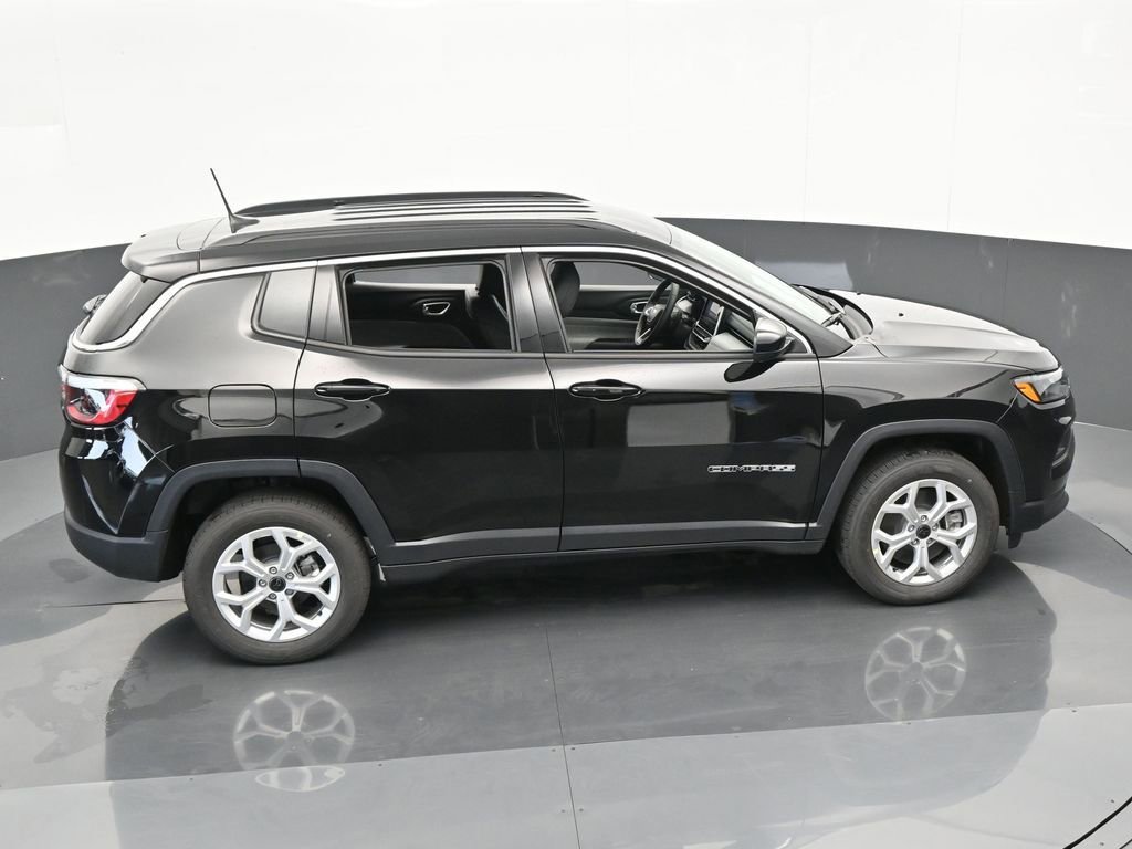 Used 2025 Jeep Compass Latitude image 43