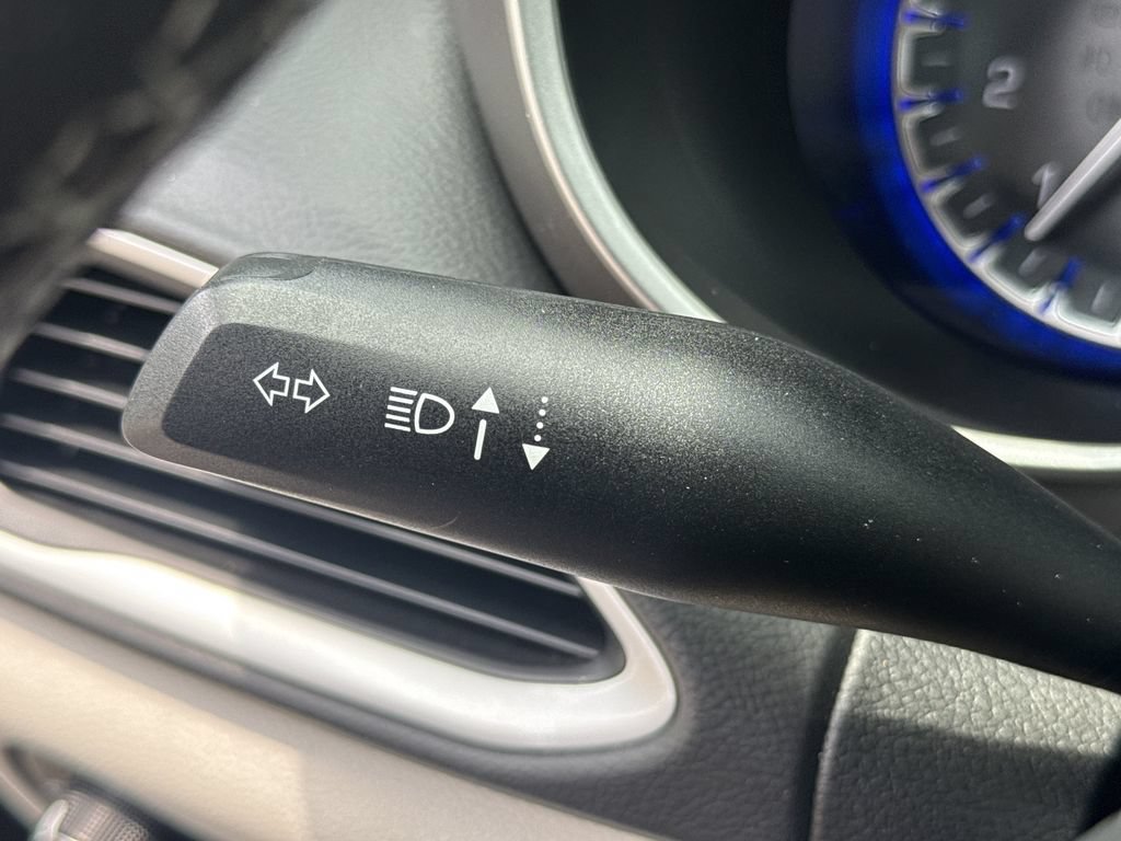Used 2024 Chrysler Pacifica Touring-L FWD image 13